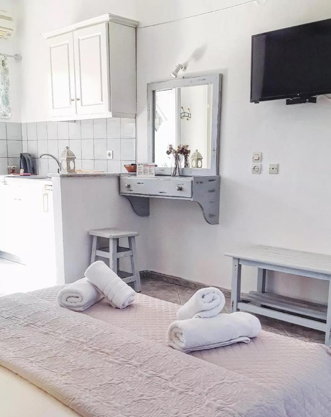 Voula Accommodation Агиос Георгиос Екстериор снимка